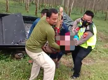 Kecelakaan Maut, 3 Orang Tewas Terpental dari Bak Mobil Pick Up